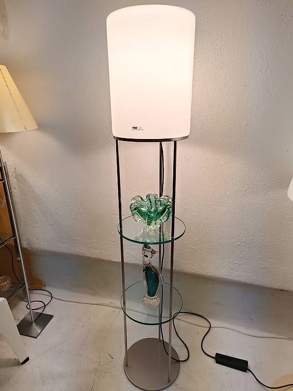 Murano Lampade: Stehlampe Murano Tre mit Ablagen – Usato da Winterthur venduto da style-and-design.zrh