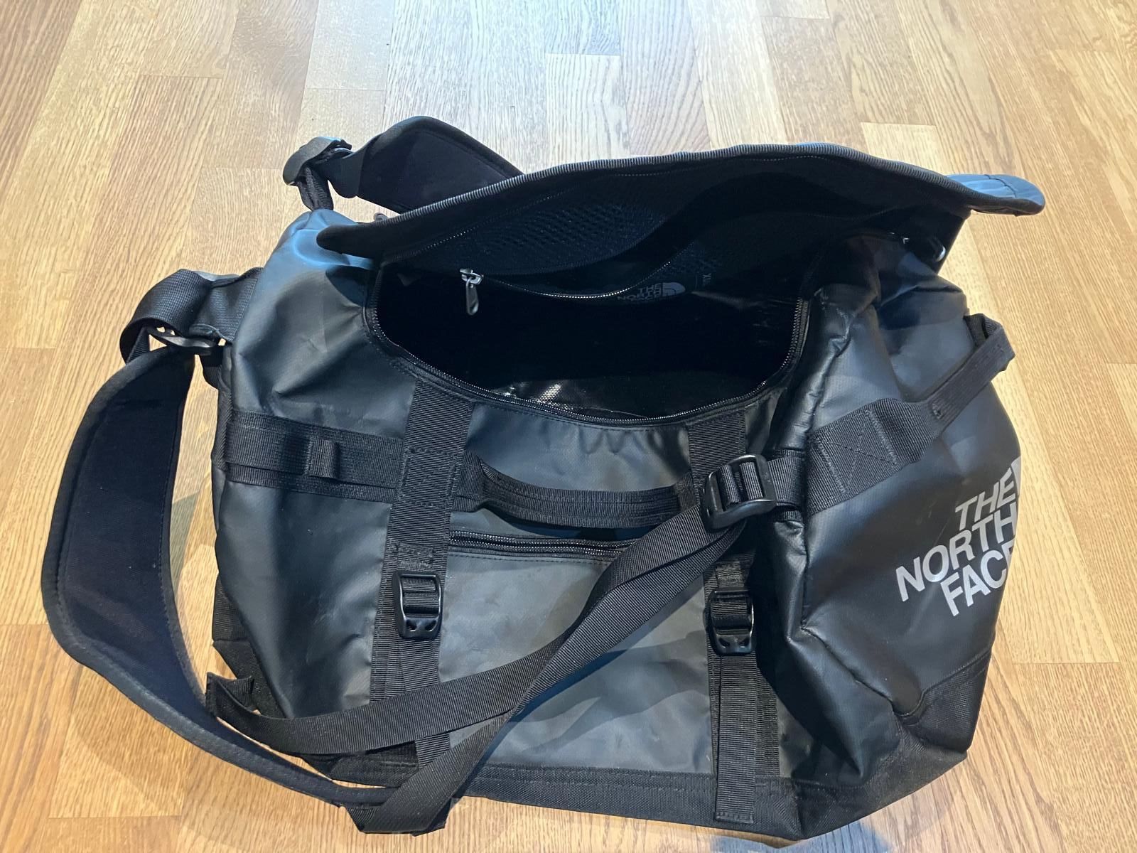 North Face Taschen: The North Face Tasche – Gebraucht aus Bubikon von tokidoki 2