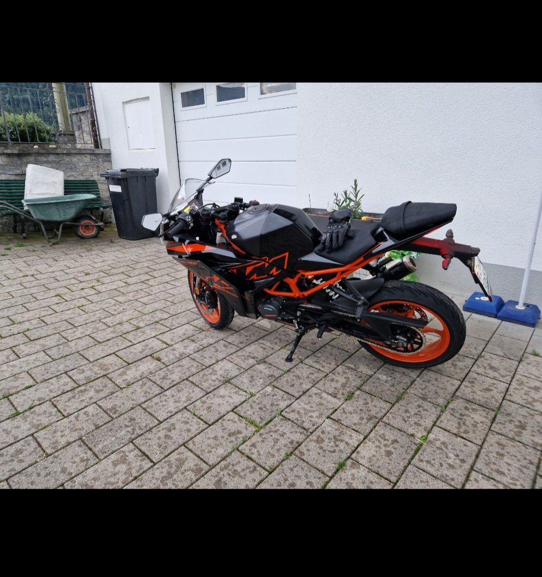 KTM Strada: KTM RC 125 Black, Modell 2022 – Usato da Hütten venduto da man_7r72 2