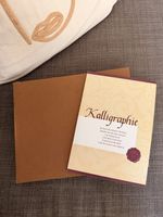 Kalligraphie Set mit Stift, Tintenfass, Spitzen und Papier