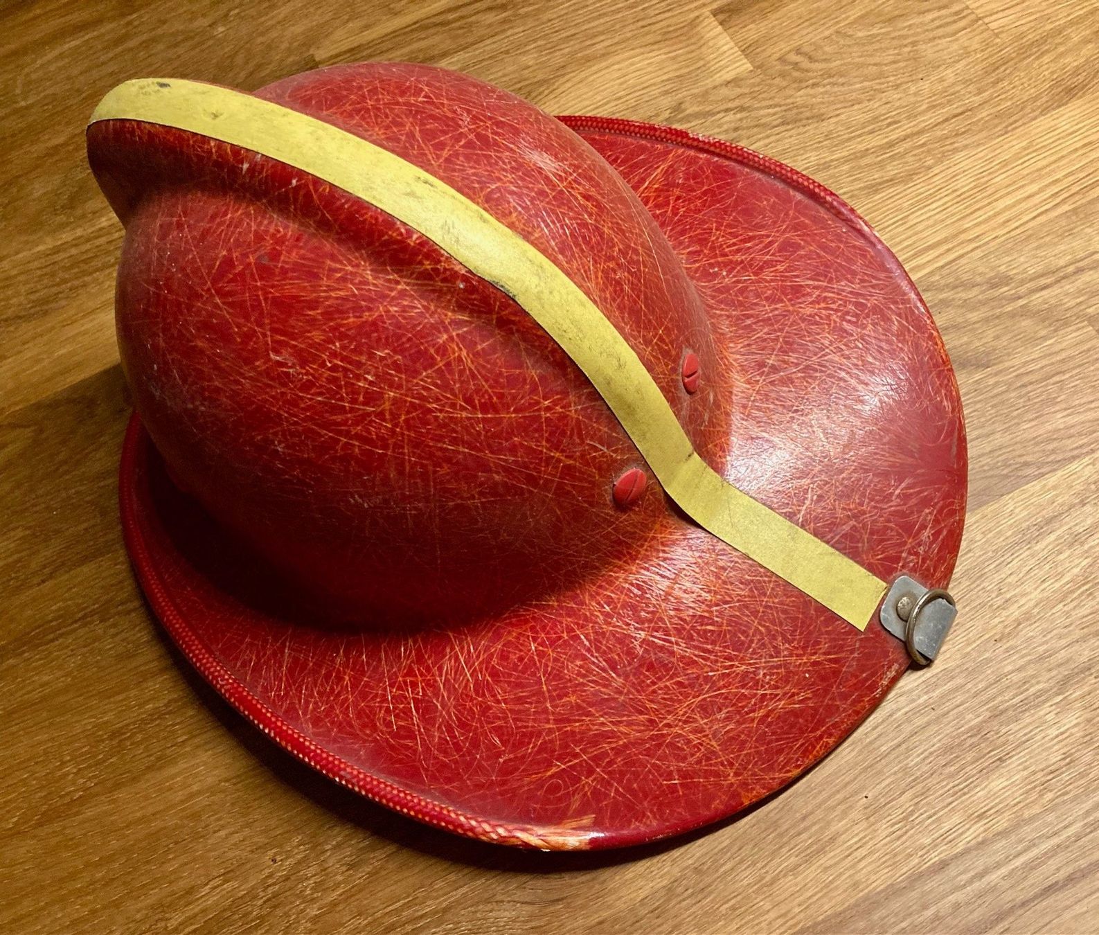 Feuerwehr: Feuerwehrhelm – Gebraucht aus Kriens von heleneb02