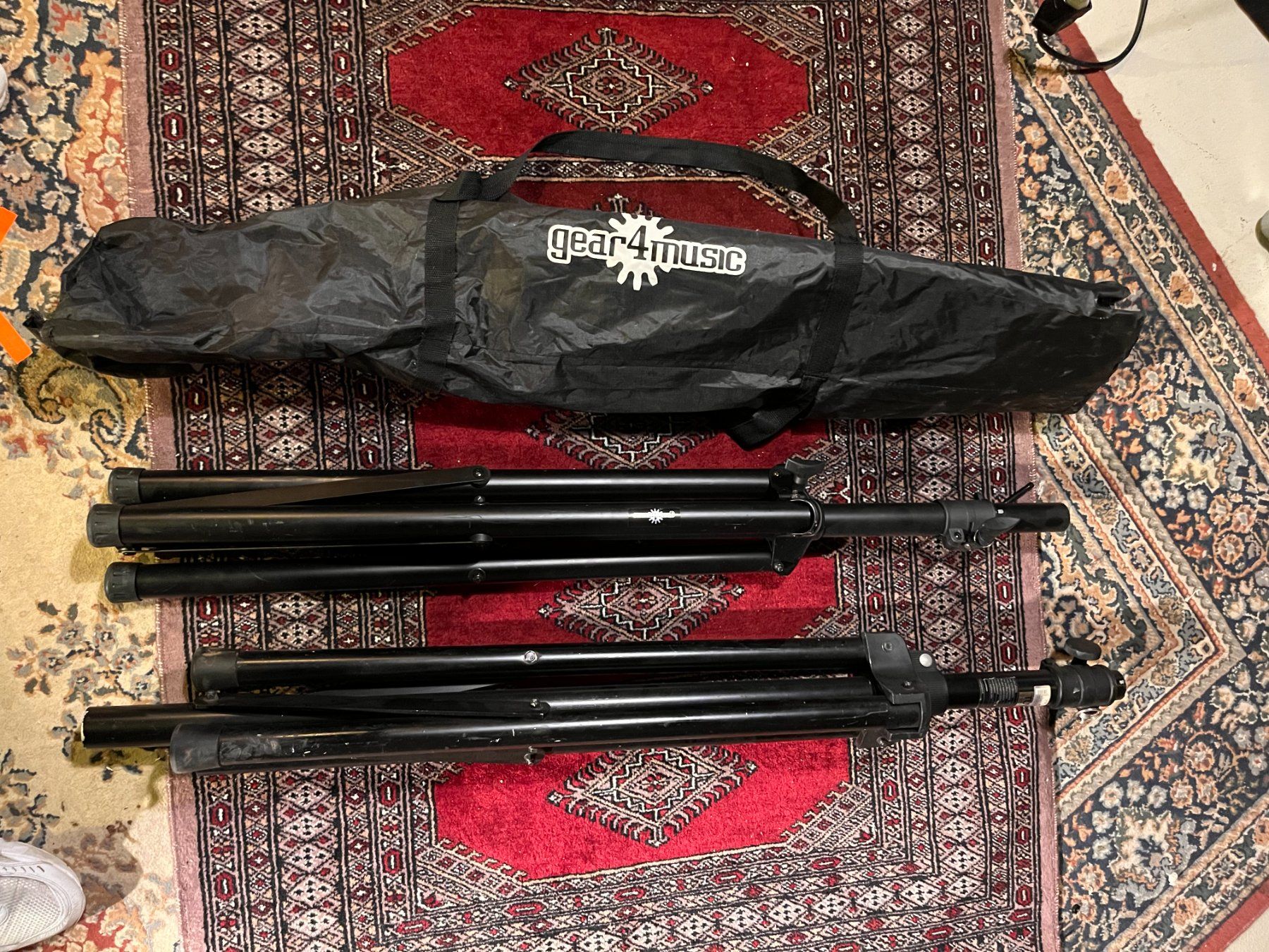 Fixations: Monitor Ständer inkl. Tasche – D'occasion à Bern par PJB