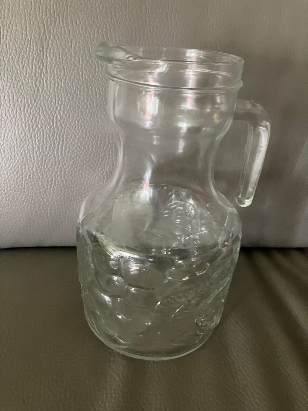 Caraffe: Brocca di vetro trasparente – Usato da Melano venduto da H-Sara