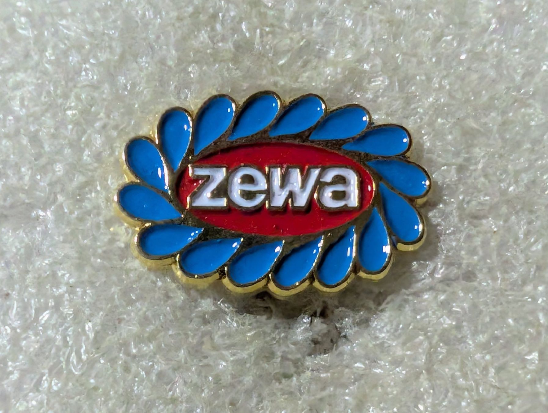 Placchette & Badge: Ansteckpin 112: Zewa – Usato da Oppligen venduto da Pin-Fall-Shop