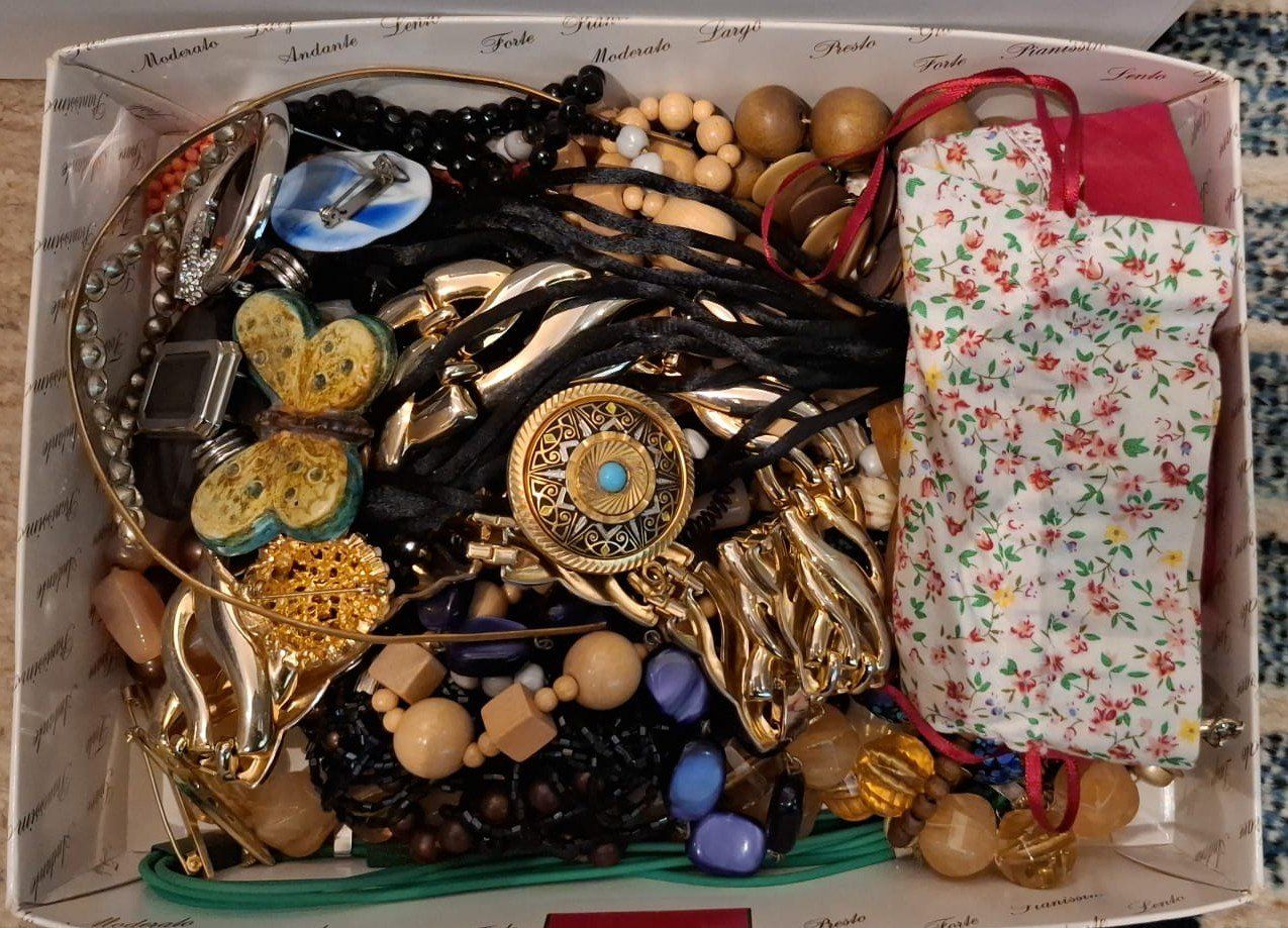 Autres bijoux: 3 Schachteln mit diversem Modeschmuck – D'occasion à Wettingen par huitzilopostli 2