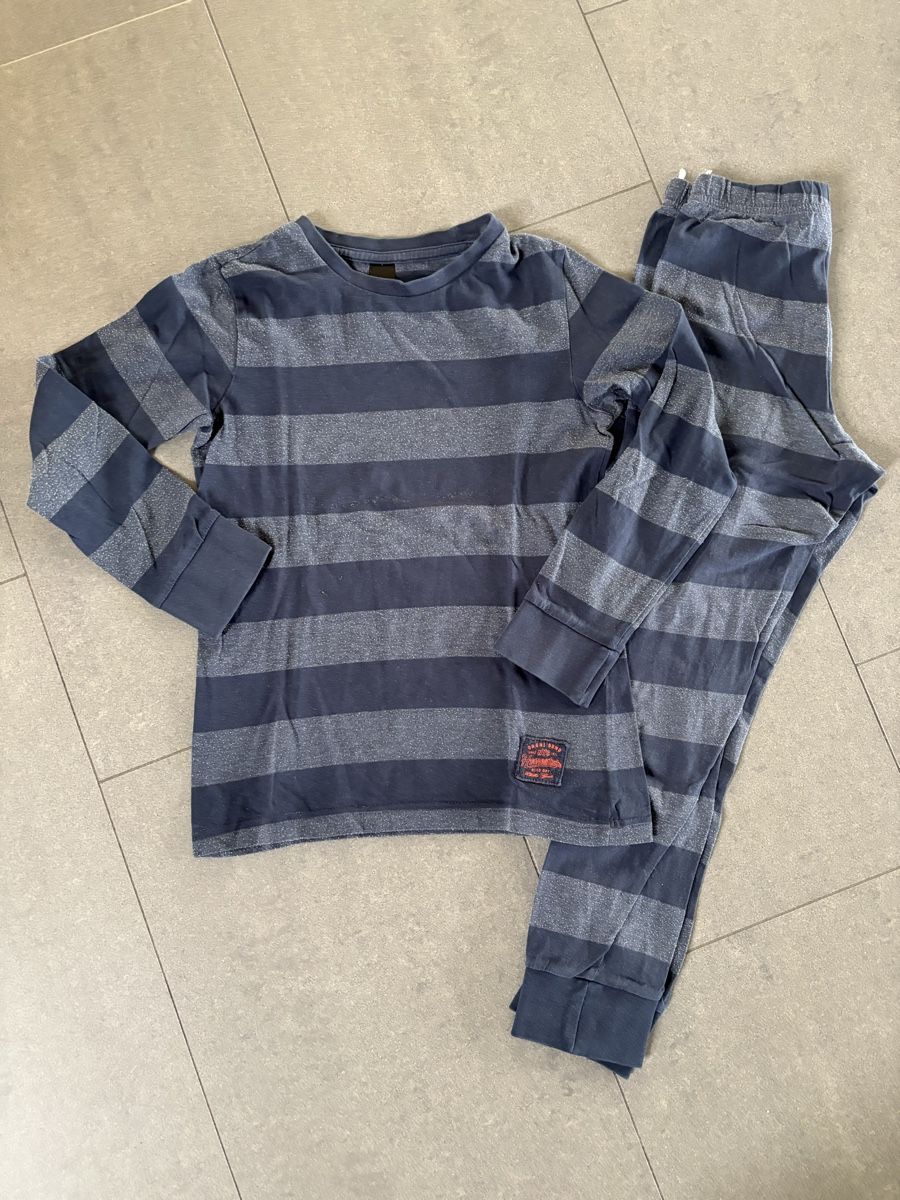 Lotti & Set di vestiti: Hosenset u.w. Gr. 134 – Usato da Schöftland venduto da Rbru 7