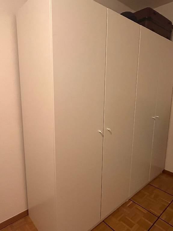 Armadi: Wardrobe in very good condition – Usato da Genève venduto da Luisa_Oliv 1
