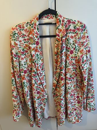 Sommerlicher Blumenblazer