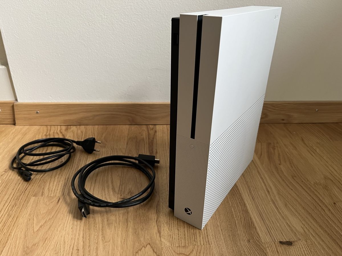 Microsoft Consoles: Xbox One S Konsole 512 GB mit Controller – D'occasion à Köniz par MHofer93 1