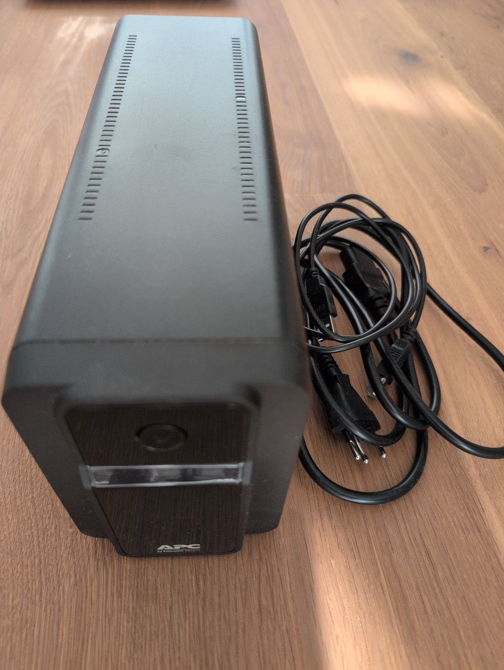 Apc Server: APC BX500MI 500 VA, 300 W, Line-interactive UPS – Usato da Stäfa venduto da plinto