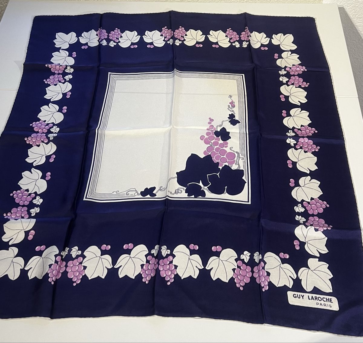 Foulards, Tücher & Schals: Foulard Guy Laroche – Gebraucht aus St-Pierre-Clages von ste_xk6p 1