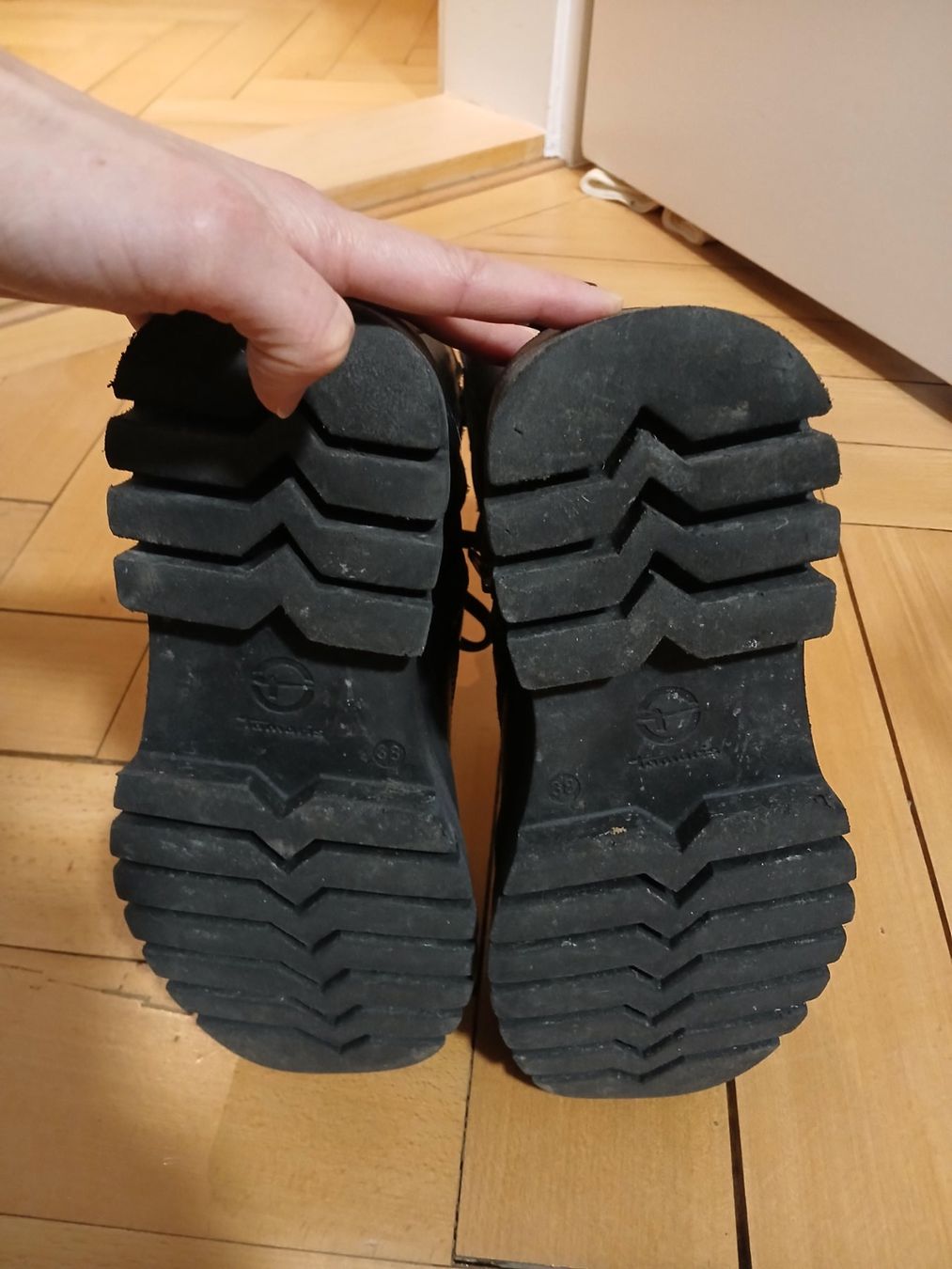 Tamaris Chaussures femmes: Winterschuh, schwarz, Gr.38 – D'occasion à St. Gallen par g.faessler 3