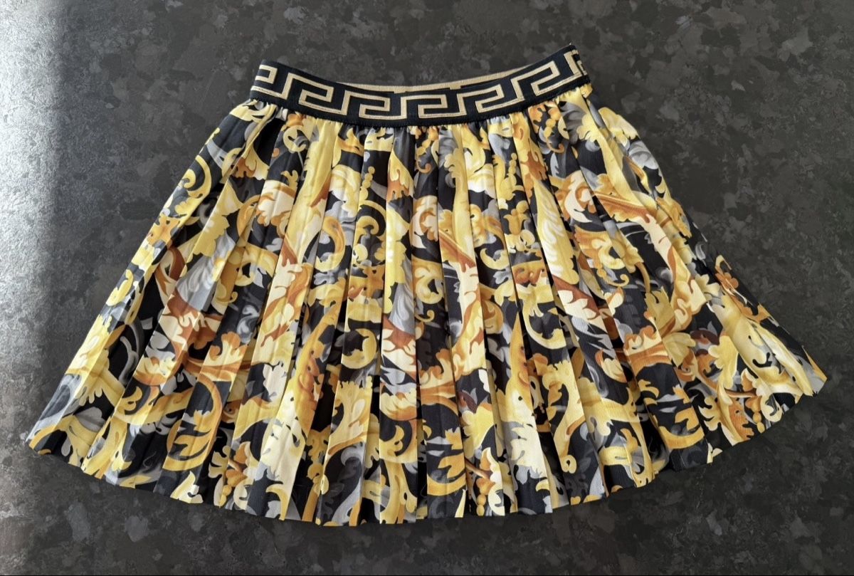 Versace Anzüge: Versace suit girl  – Gebraucht aus Lausanne von Loyal_8 2