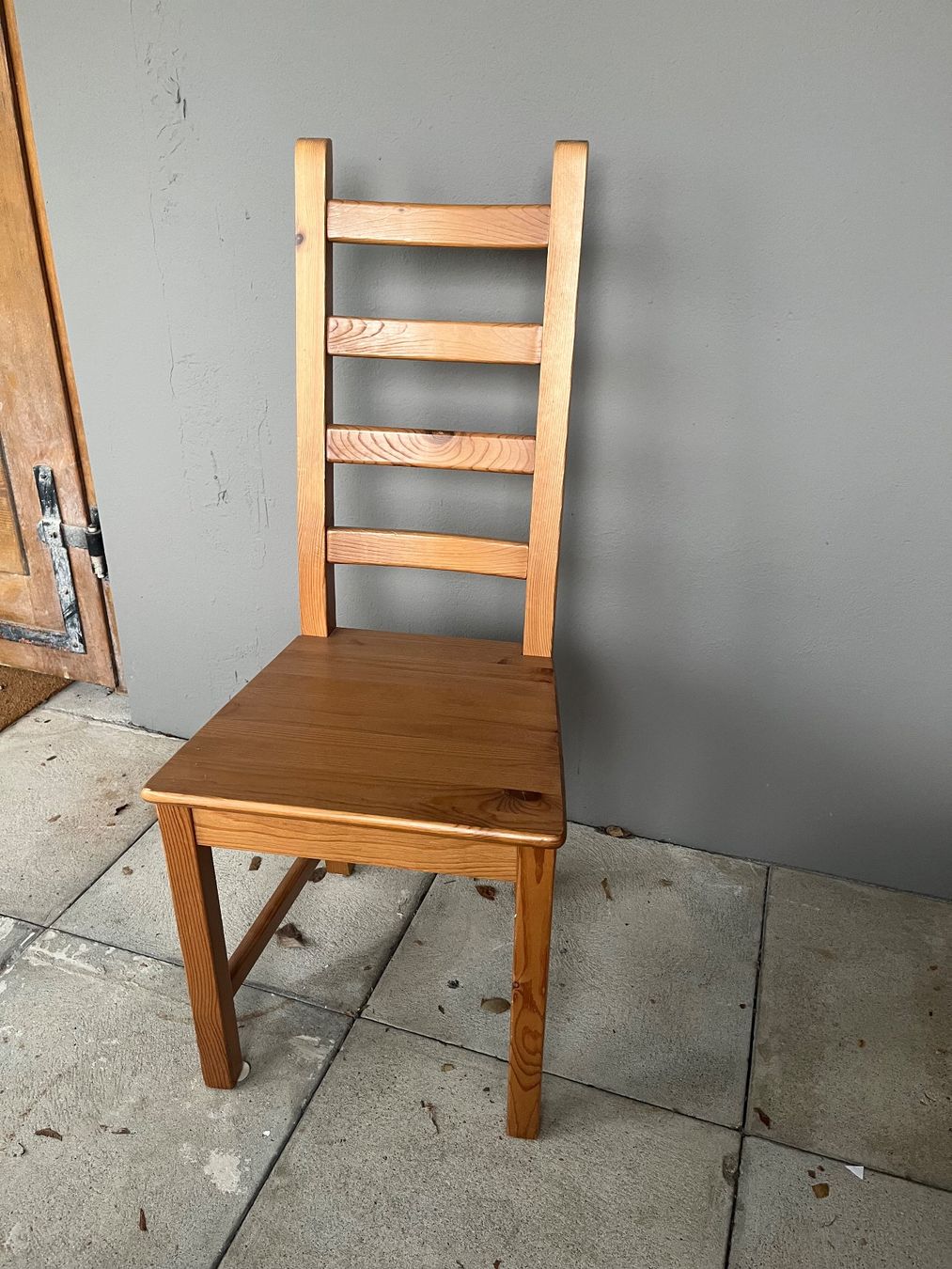 Ikea Sedie: Schlichter Massivholzstuhl – Usato da Winterthur venduto da pippilotta_p9q9