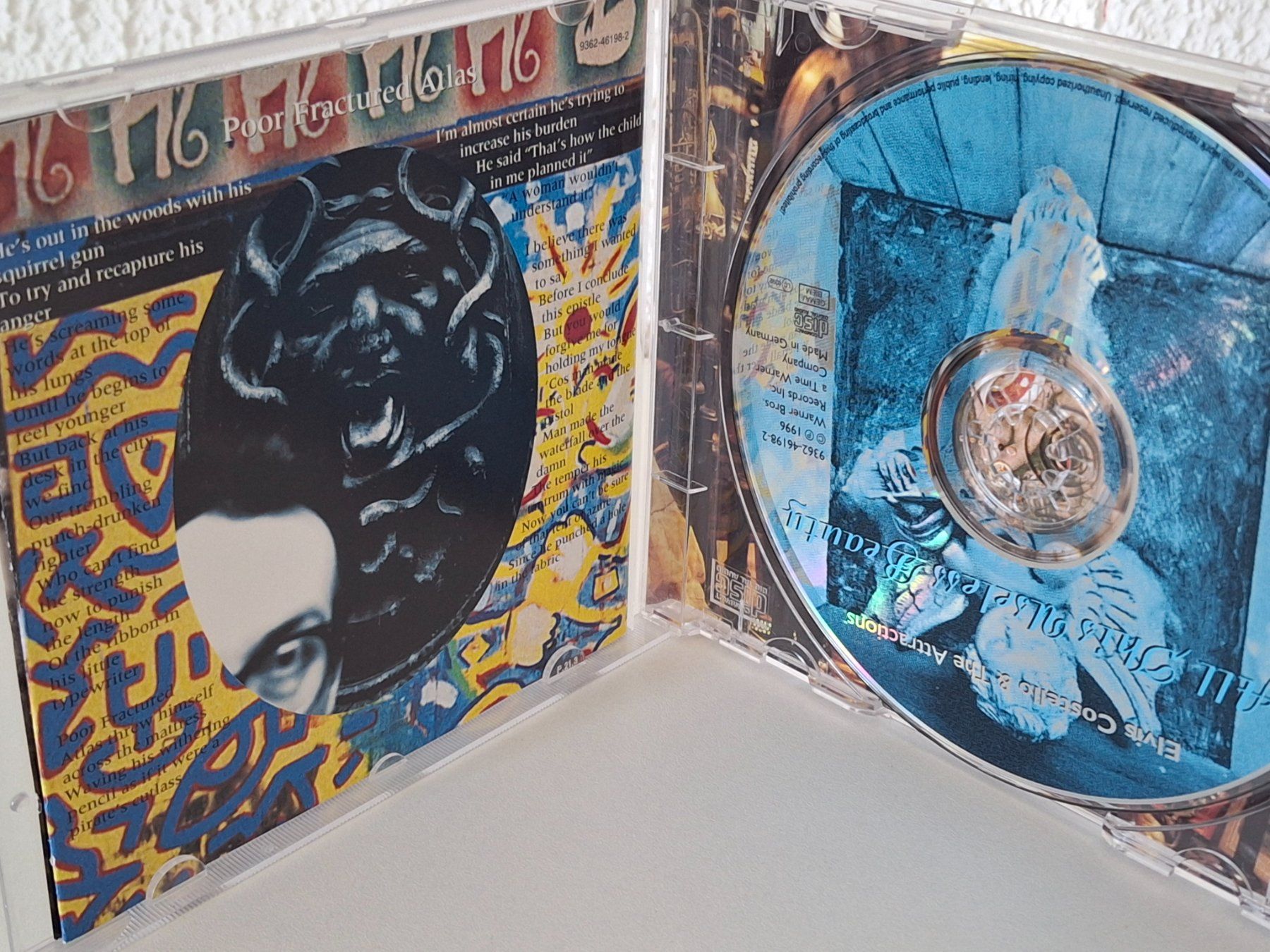 CD: CD Elvis Costello & Attractions - All This Useless Beauty – Usato da Aarberg venduto da Jackup1 2
