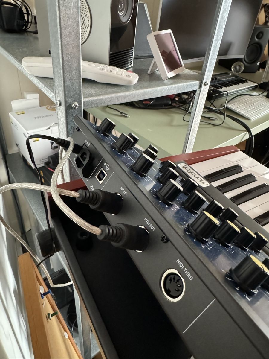 Behringer Strumenti musicali: Behringer MonoPoly synthétiseur comme neuf – Nuovo (secondo la descrizione) da Ollon VD venduto da MusiqueAddict 3