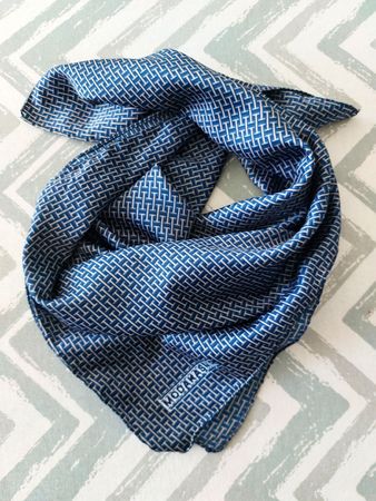 Modakas Schal, blau-weiss, zeitloses Design, neuwertig