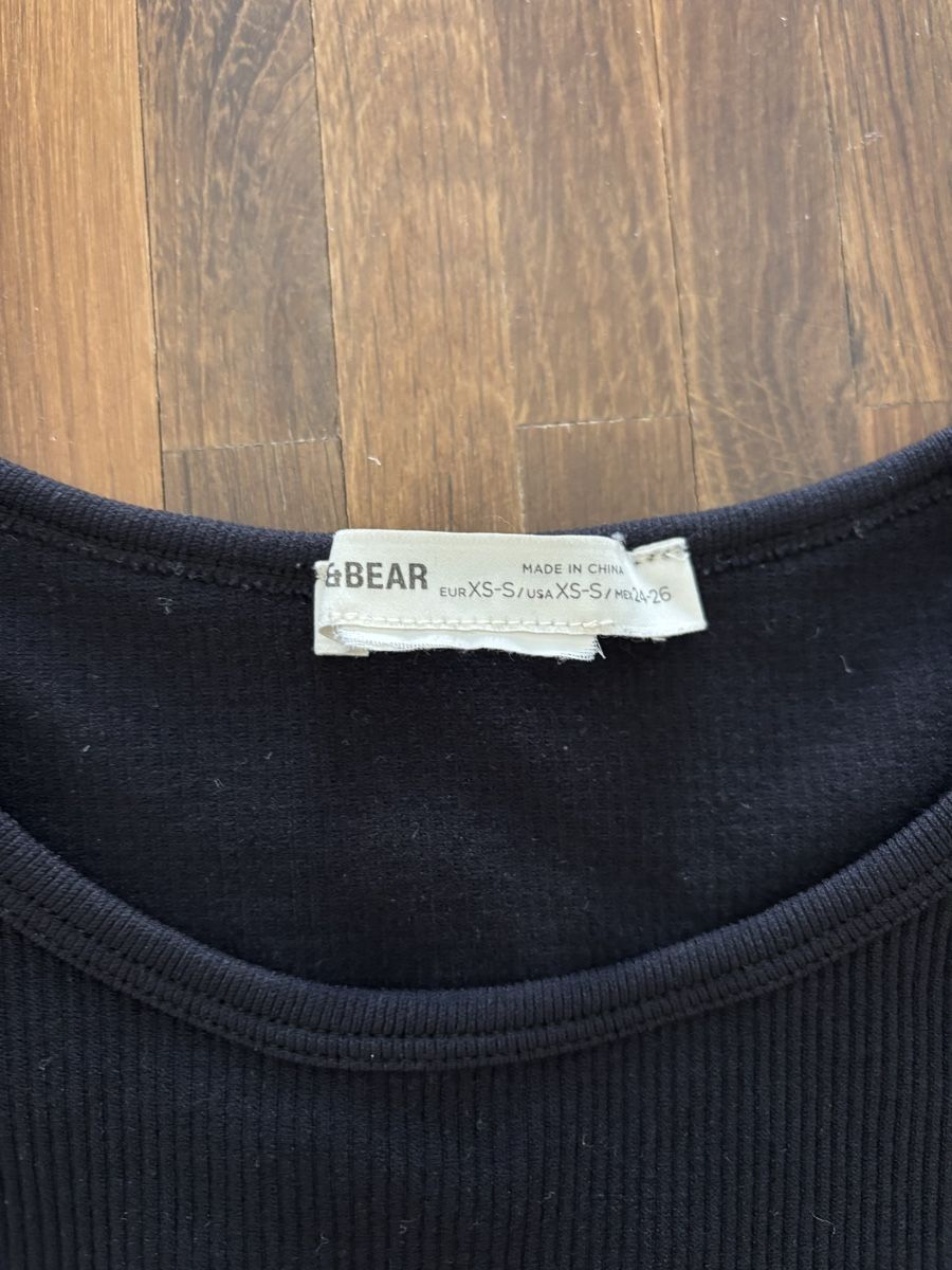 Tops: Pull & Bear Langarmshirt Crop Schwarz Grösse XS  – D'occasion à Hinwil par liviipivii 1