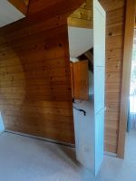 Schrank mit Spiegeltür weiss, drehbar sehr guter Zustand. 