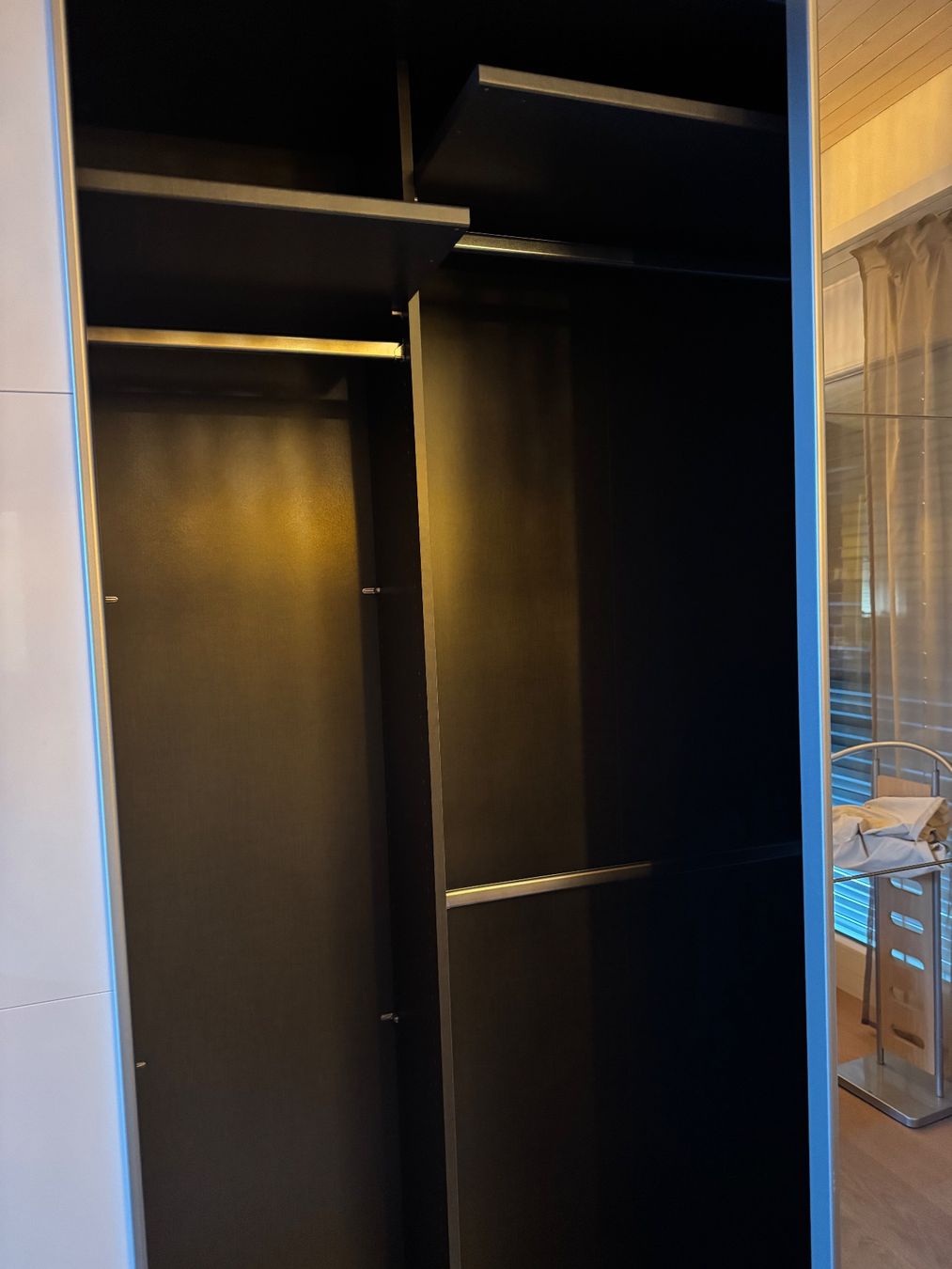 Armadi: Kleiderschrank – Usato da Langnau am Albis venduto da Adam024 2