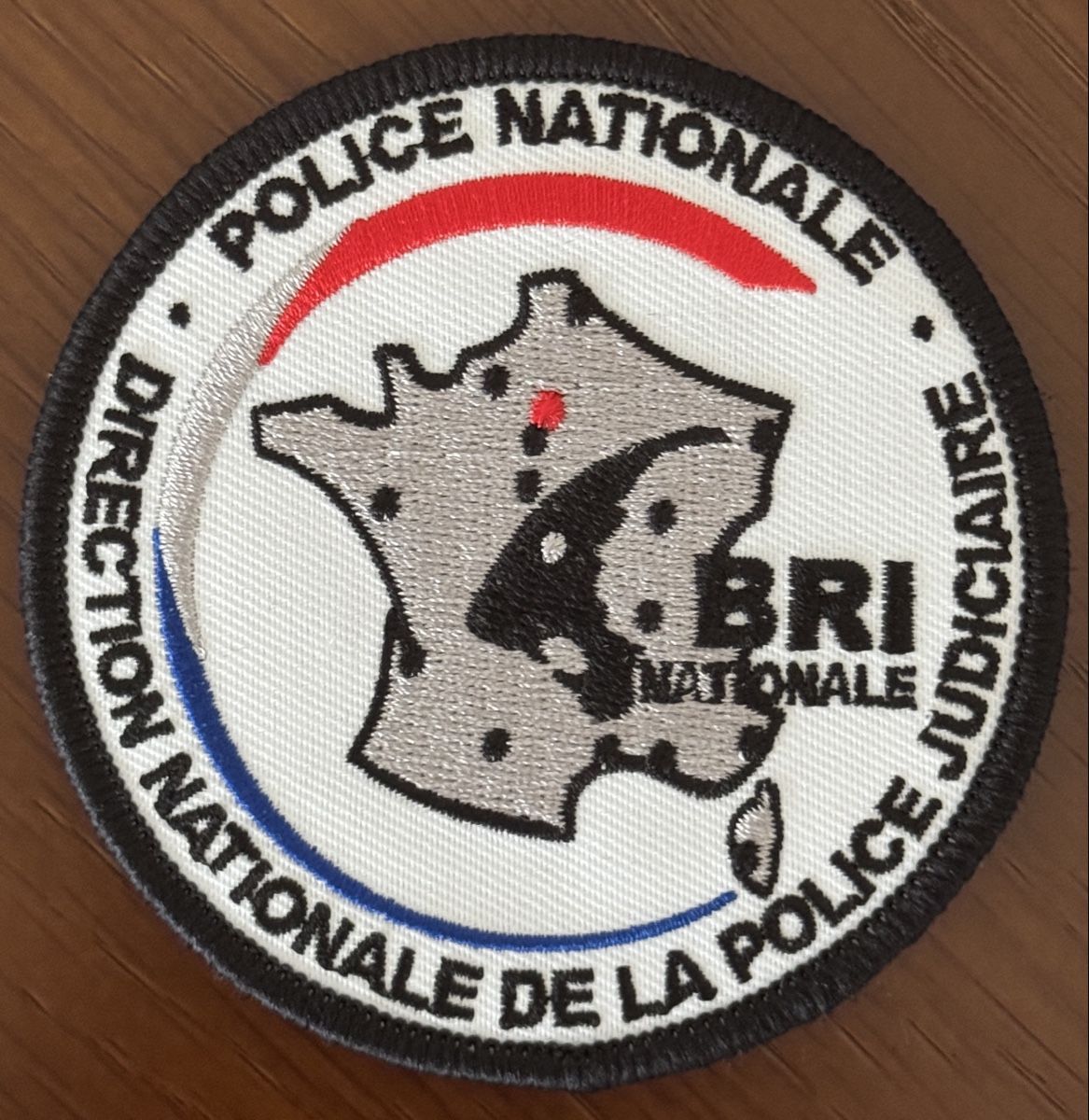Placchette & Badge: Badge - BRI National – Nuovo e nell'imballaggio originale da Genève venduto da CollectorComp