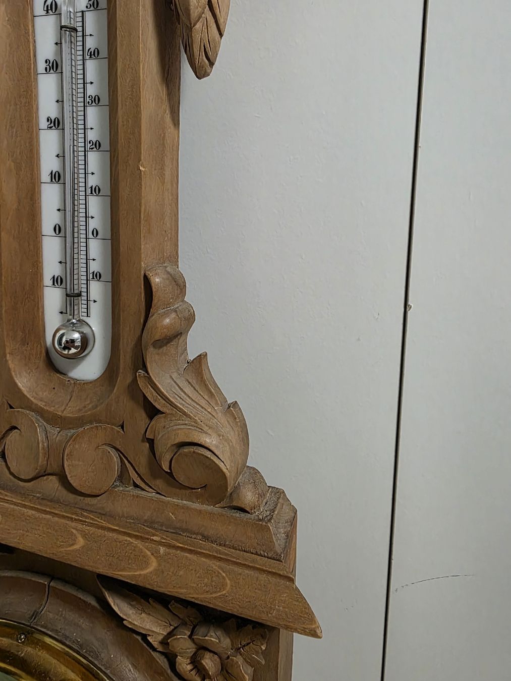 Altri elettrodomestici e apparecchi d’epoca:  Antikes Holz-Barometer mit Thermometer-kunstvoll geschnitzt – Usato da Schöftland venduto da Aktion56 2