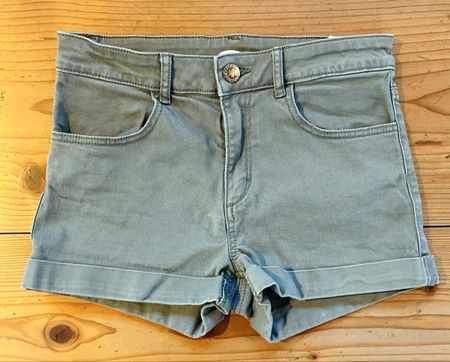 Short en jean vert kaki, taille 152 cm très bon état
