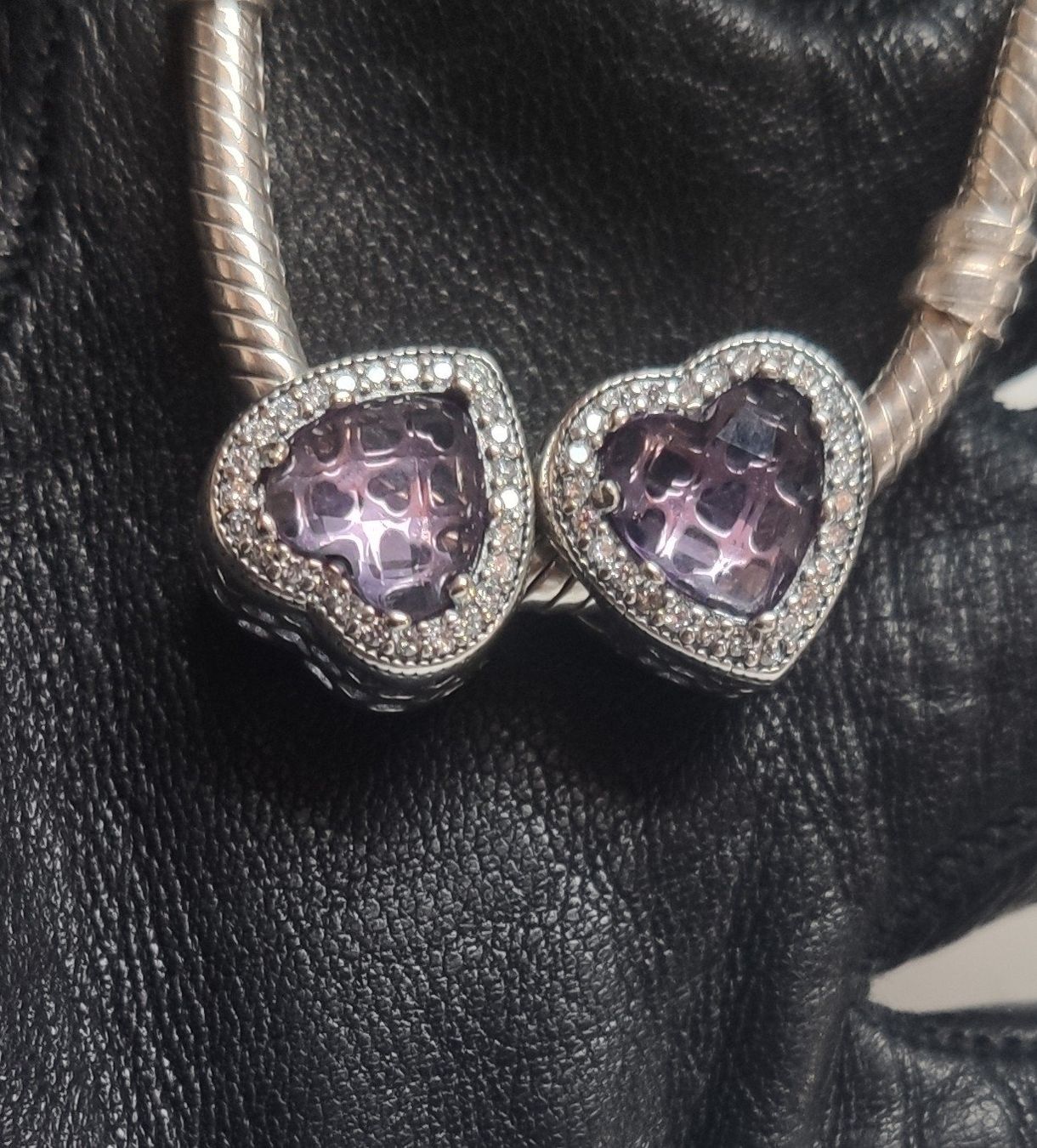 Ciondoli: Charm-Herzen, kompatibel mit Armbändern. – Nuovo e nell'imballaggio originale da Lamboing venduto da Qtrica 1