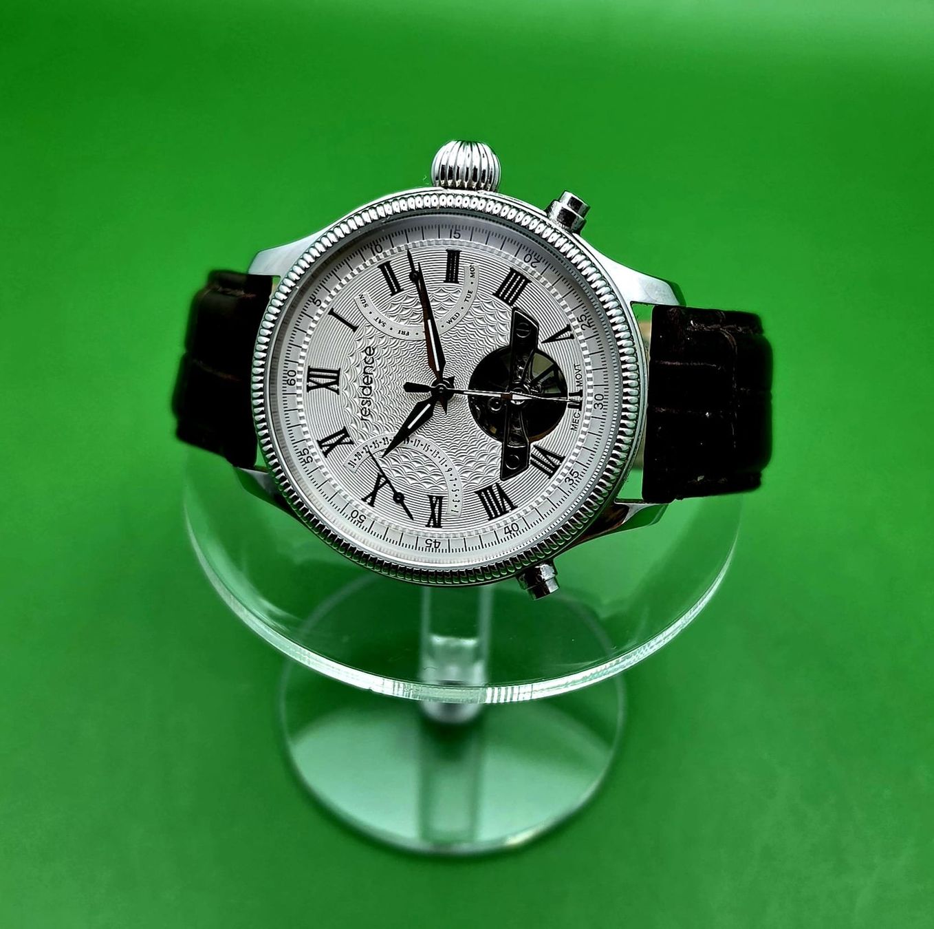 Longines Orologi: RESIDENCE AVIATOR OPEN HEART AUTOMATIC HERRENUHR DAY-DATE – Usato da Neftenbach venduto da Taschen-Uhren