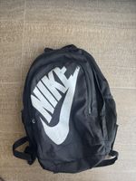 Nike Rucksack, definitiv gebraucht und nicht mehr neu.