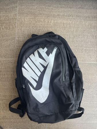 Nike Rucksack, definitiv gebraucht und nicht mehr neu.
