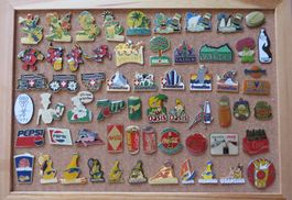 PIN, SAMMLUNG VON 60 SCHÖNEN GETRÄNKE - PINS AUF KORKWAND