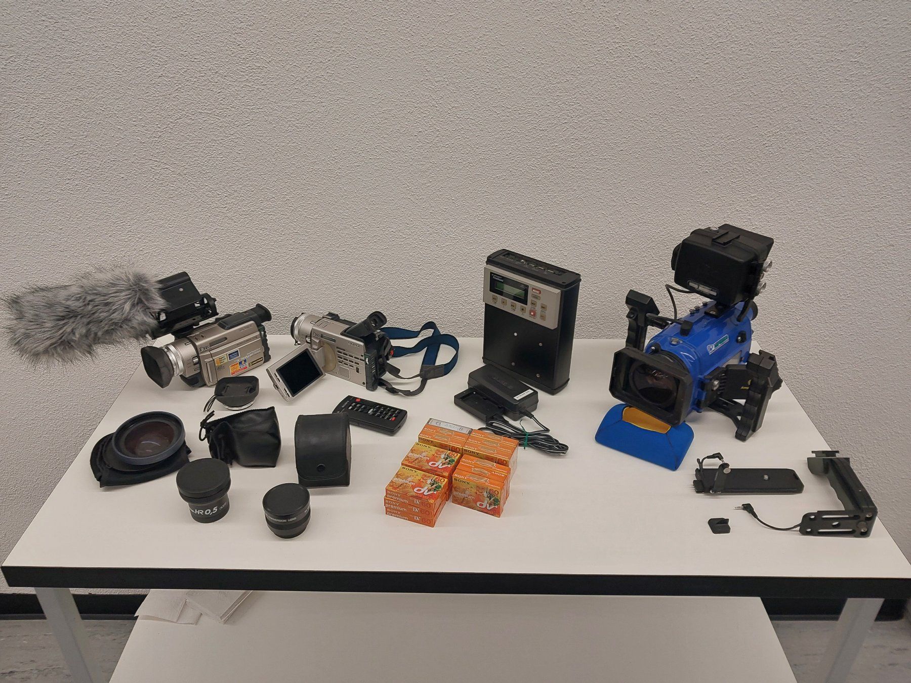 Lampen & Fotografie: Sony DV Unterwasser-Kamera Set – Defekt aus Opfikon von Fighty