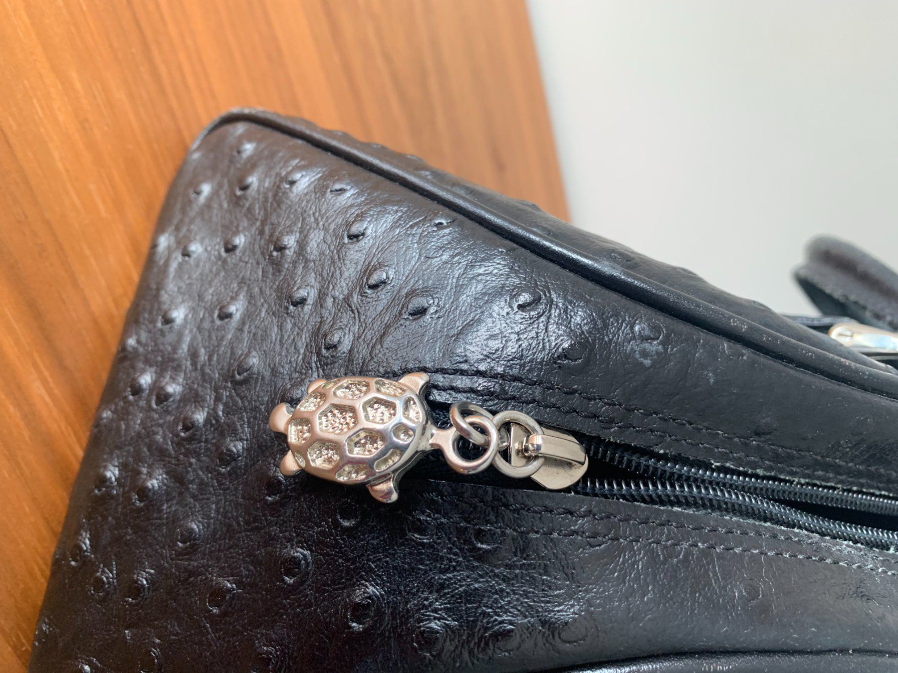 Taschen für Damen: Handtasche schwarz mit Innenreissverschluss – Gebraucht aus Laax GR von wil_66wq 1
