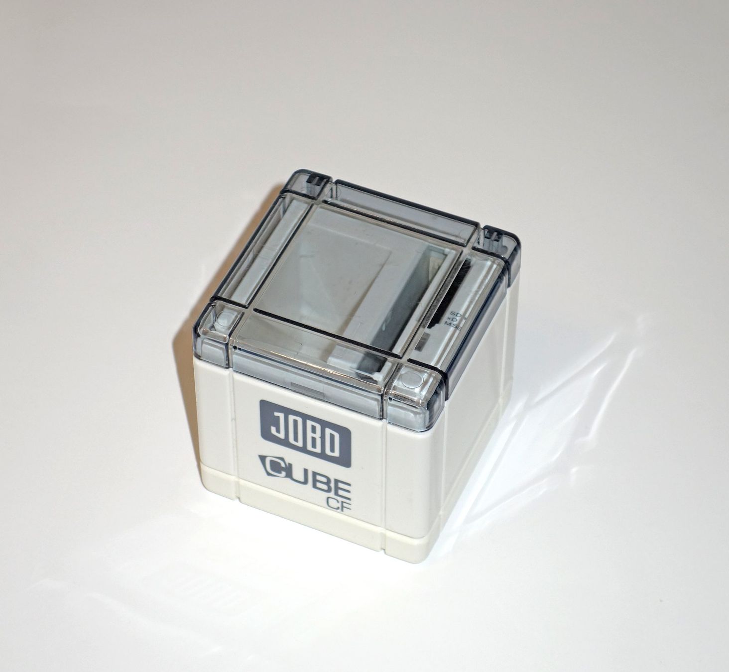 Lettori di schede: Card Reader Jobo Cube CF im Würfeldesign rar – Usato da Dietikon venduto da ruvostar