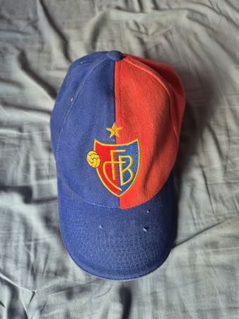 FC Basel Cap rot blau mit Stickerei Tony gebrauchter Zustand