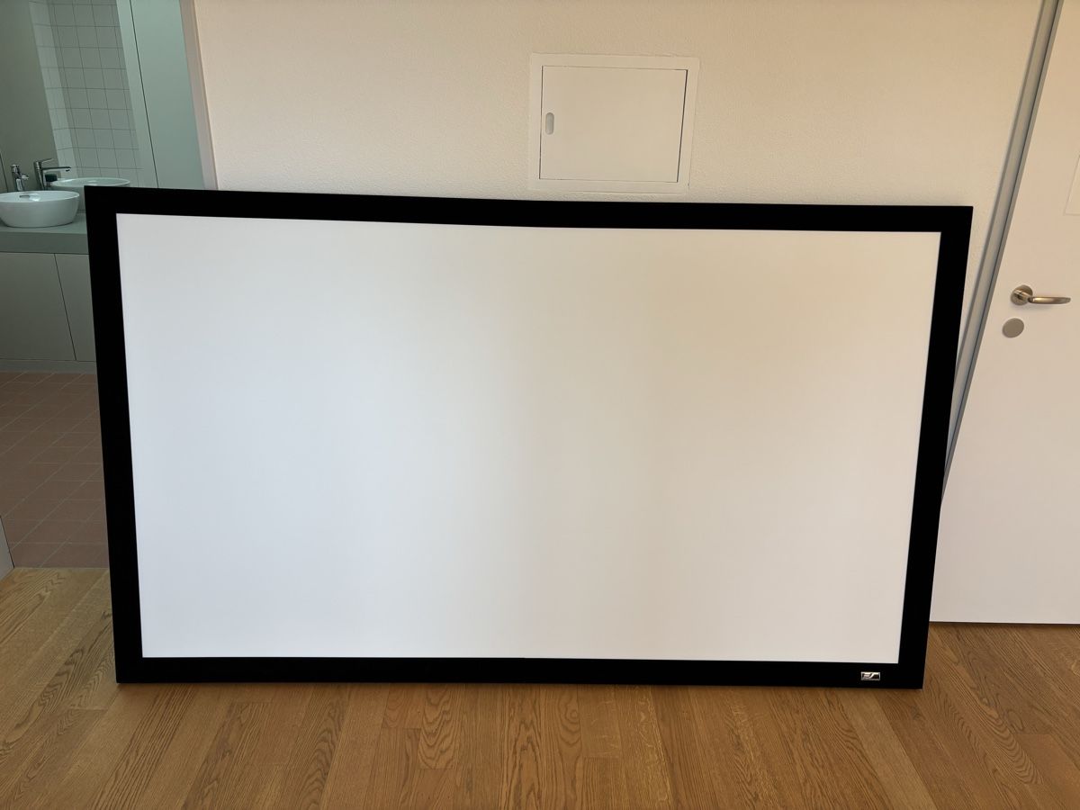Heimkino: Elite Screens Sable Frame ER92WH1 Beamer Leinwand – Neu (gemäss Beschreibung) aus Sursee von dko_q9lw