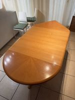 Esstisch aus Holz furniert