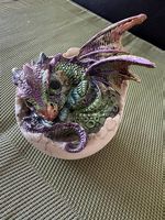 Drache im Ei Figur