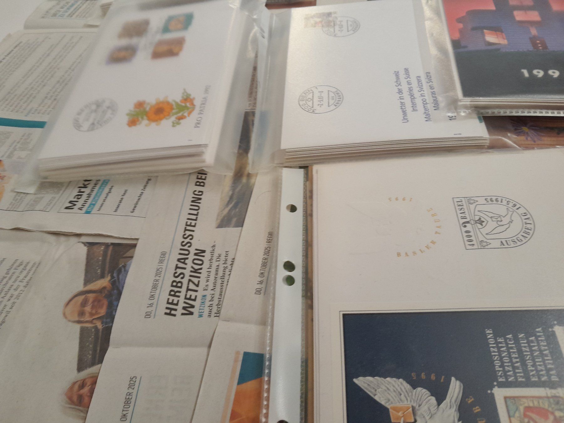 Tutti i francobolli: Menge Briefmarkenumschläge – Usato da Rüti ZH venduto da Alemanni 5