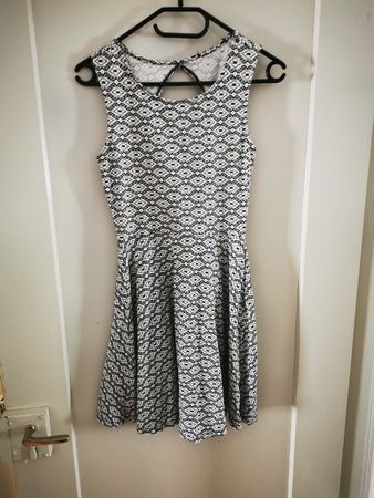 Sommerliches Kleid mit Muster, Grösse M, Top Zustand