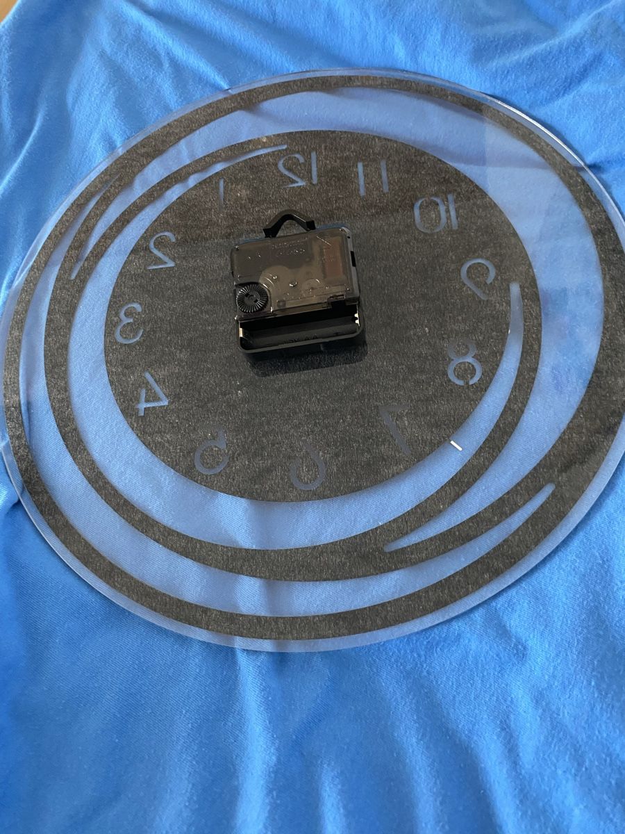 Uhren: moderne Uhr – Gebraucht aus Wiesendangen von Vegas2000 2