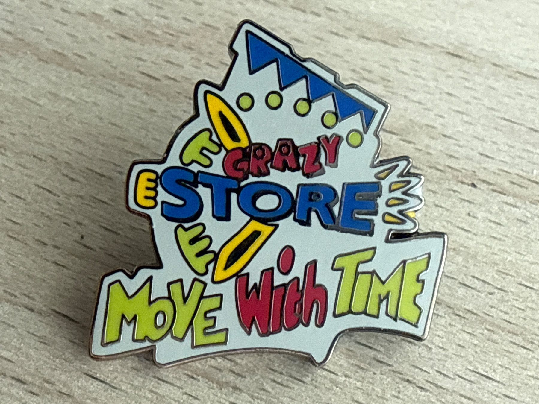 Placchette & Badge: Pin Crazy Store Move With Time – Usato da Glattbrugg venduto da Schweigmatt