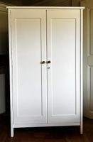 Shabby-Chic-Schrank aus Massivholz