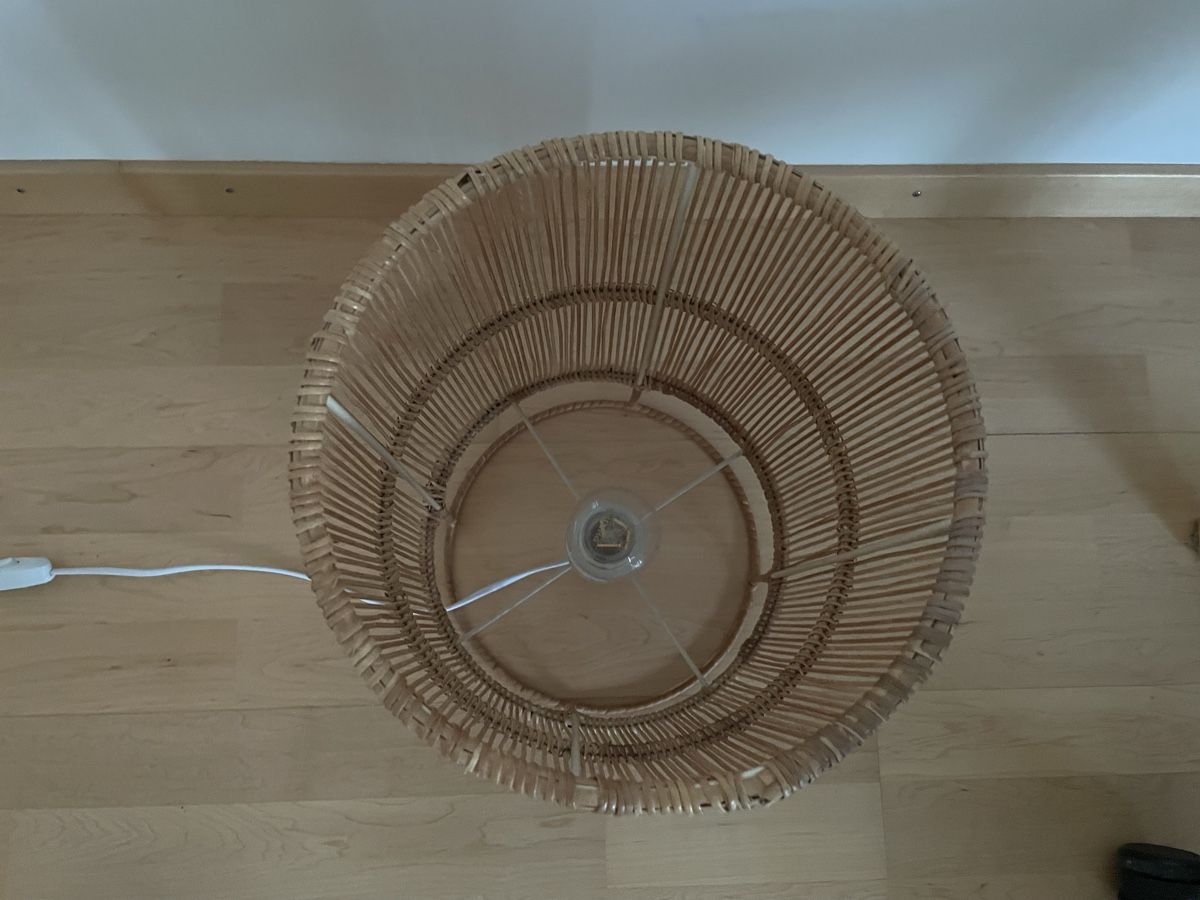 Lampade: Stehlampe mit schönem Lichtmuster – Usato da Thalwil venduto da Andieg 2