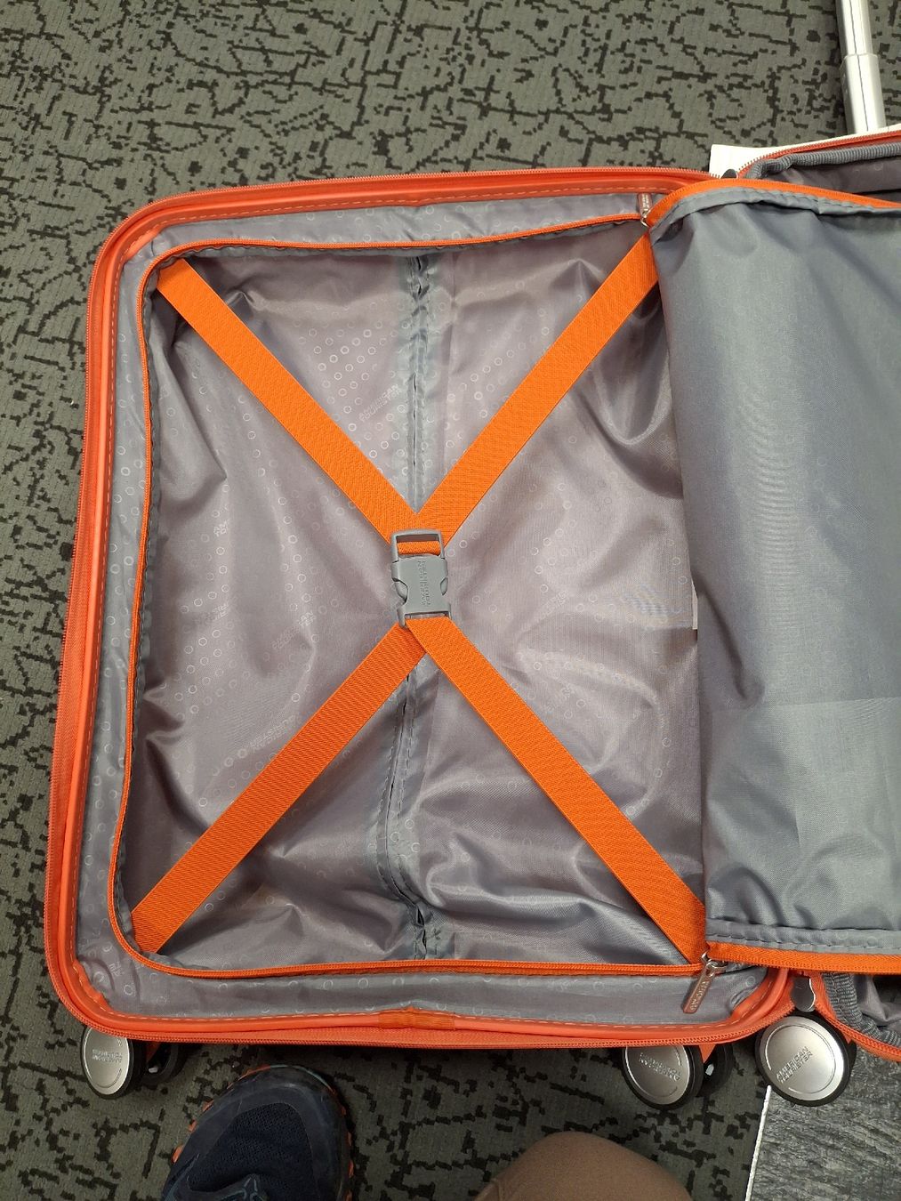 Valigie: Rollkoffer American Tourister – Nuovo (secondo la descrizione) da Adelboden venduto da oestersport 5