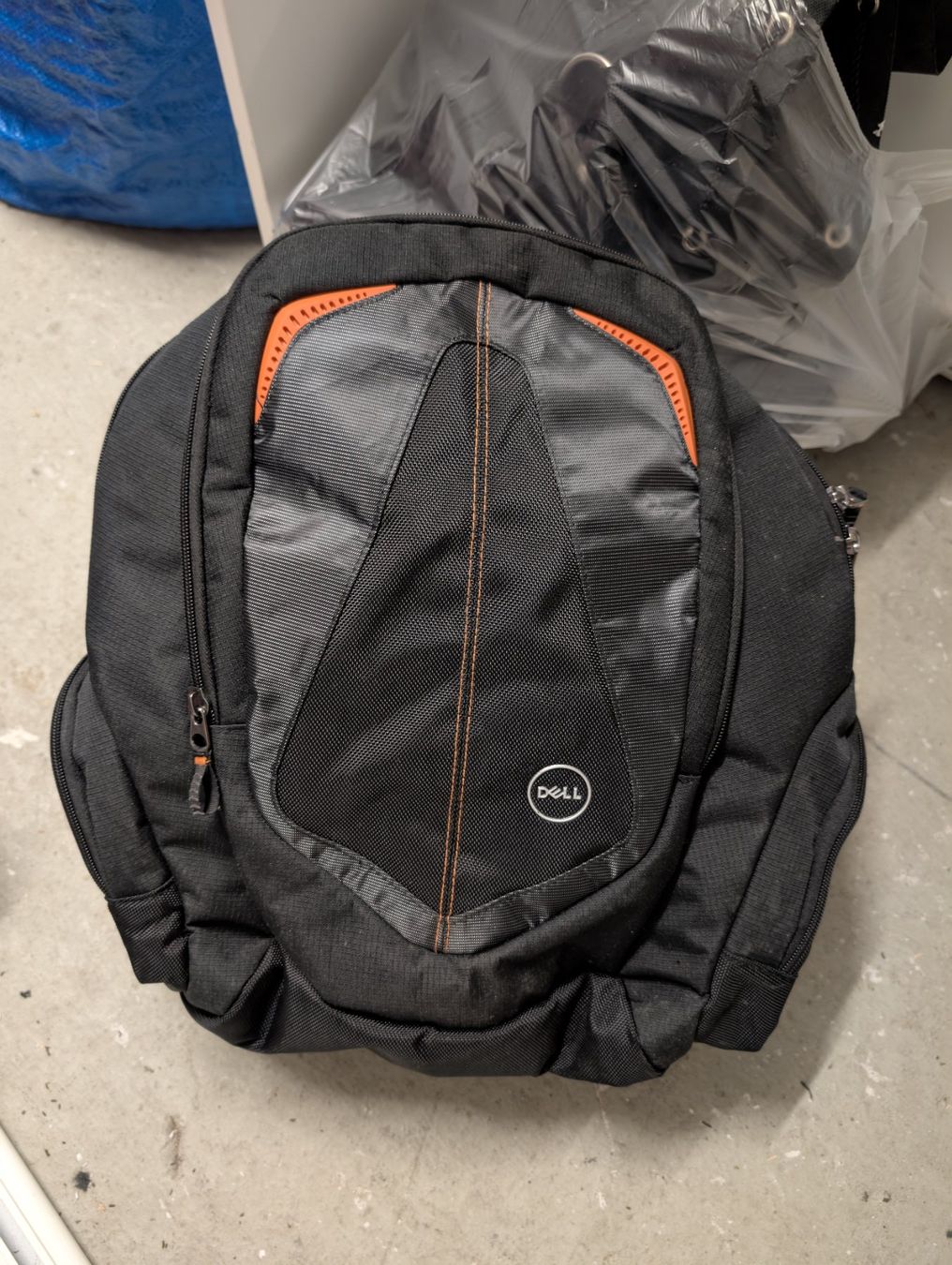 Dell Zaini: Dell Laptop Rucksack NEU – Nuovo (secondo la descrizione) da Buchs ZH venduto da nudle10