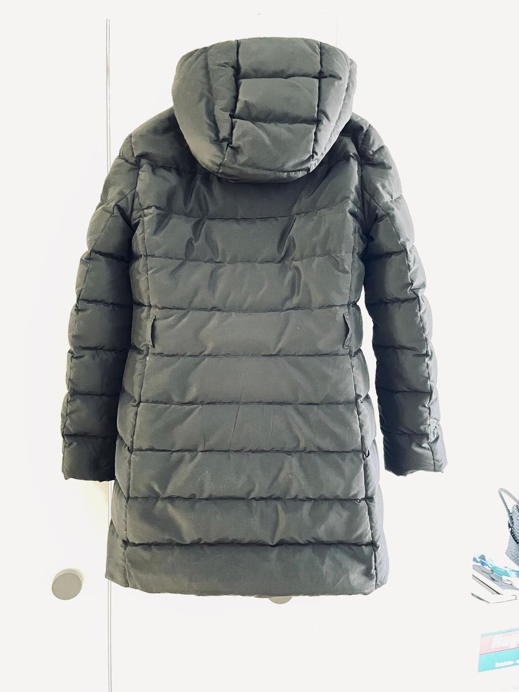 Prada Cappotti: Daunen Wintermantel Prada neuwertig – Usato da Bern venduto da Skiper 1
