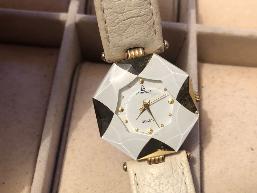 Montre Femme Genève Tank - Cadran Rectangulaire, Acier - Mouvement Quartz - Occasion Fonctionnelle