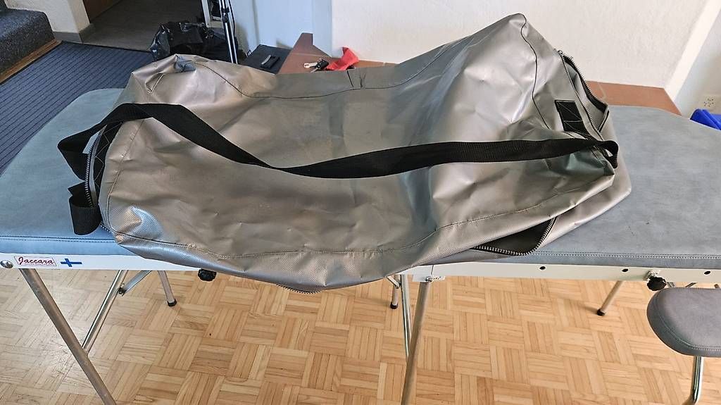 Sedie a sdraio: Massageliege Zusammenklappbar mit Tragetasche – Usato da Oberneunforn venduto da raheldahlmann 1